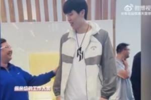 瀚森赴美日记 | 杨瀚森探访开拓者俱乐部?